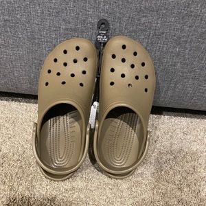 Crocs women’s 10 men’s 8